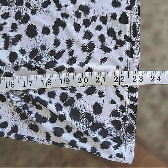 Bailey black & white cheetah print short sleep faux wrap blouse size M - Picture 10 of 11